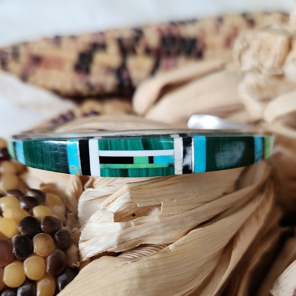 Beautiful Vintage Native American Zuni Inlaid Gemstone Cuff Bracelet 💚🩵🖤🩶🎁